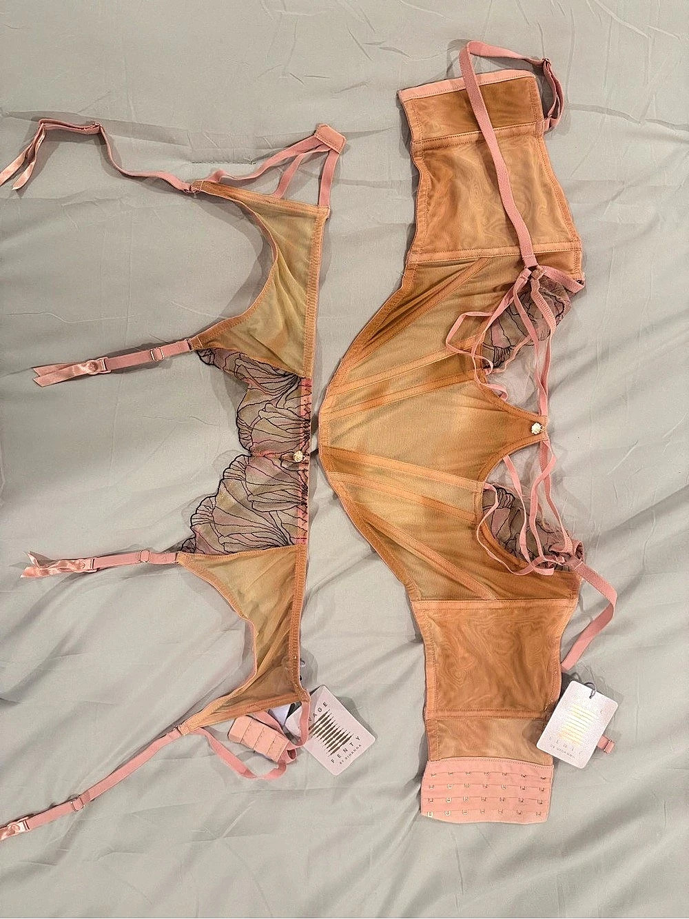 Savage X Fenty Floral Lace Bra Set in Pink NWT